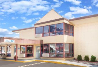 Travelodge by Wyndham Terre Haute has Balcony rooms