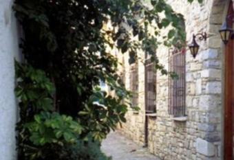 Kallirroi Studios has Balcony rooms