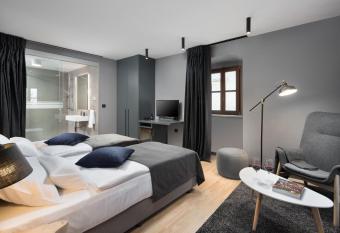 Rialto Residence has Balcony rooms