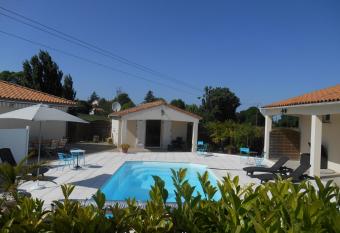 La Cozy allows 18 year olds to book a room