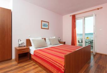 Apartments Alajbeg has Balcony rooms