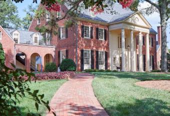 Rizzo Center has Balcony rooms