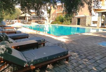 Lili Hotel allows 18 year olds to book a room