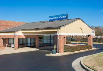 Days Inn & Suites by Wyndham Rocky Mount Golden East has Smoking rooms