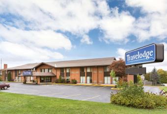 Travelodge by Wyndham Owen Sound ON allows 18 year olds to book a room