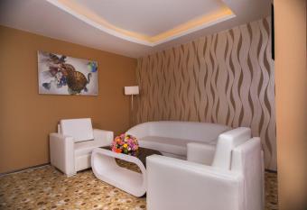 Diamond Hotel has rooms with a private hot tub