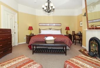 Abba Inn Guest House allows 18 year olds to book a room