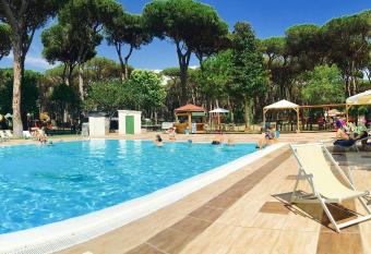 ISOLA VERDE Camping Village allows 18 year olds to book a room