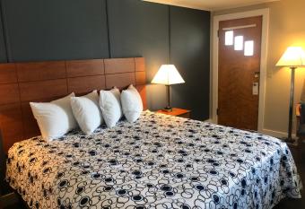 Edenbrook Motel allows 18 year olds to book a room