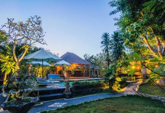 Lotus Garden Huts has Balcony rooms