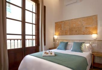 Casal de Petra - Rooms & Pool by My Rooms Hotels allows 18 year olds to book a room