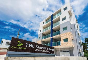 Zoe Resort The Sunset Village Okinawa Chatan has rooms with a private hot tub