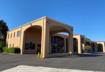 Homelodge Newnan has Smoking rooms