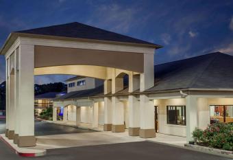 Days Inn & Suites by Wyndham Huntsville allows 18 year olds to book a room