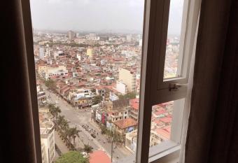 SHP Plaza 12 Lach Tray Hai Phong has rooms with a private hot tub