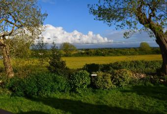 The Cottage has rooms with a private hot tub