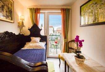 Vintage House for rent 60m from Sea has Balcony rooms