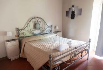 Bed and breakfast Villa Torre degli Onesti Apartments has Balcony rooms