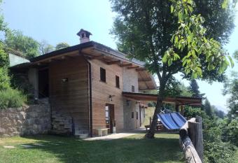 Chalet Tre Santelle has Balcony rooms