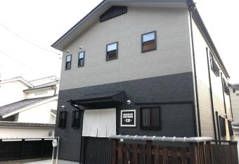 Guest House En allows 18 year olds to book a room