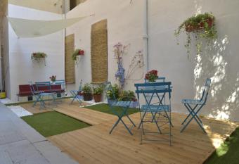 A mi Manera has Balcony rooms