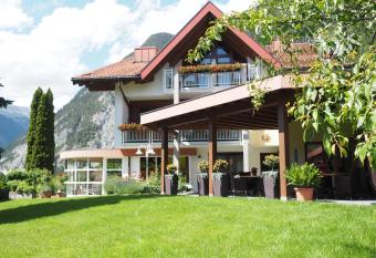 G  stehaus Gerti allows 18 year olds to book a room