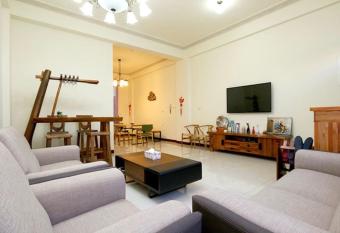 Hometown Times Homestay has Balcony rooms