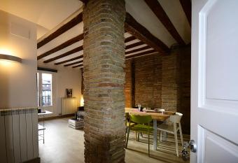 Casas Uva Plaza Mercado Logro  o has Balcony rooms