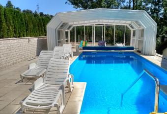 Pansion i restoran Bijela Ru  a allows 18 year olds to book a room