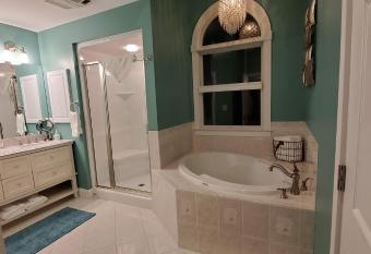 Mansion Farm Inn has Balcony rooms