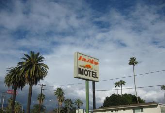Sunshine Motel has Smoking rooms