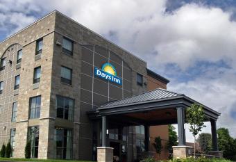 Days Inn by Wyndham Levis allows 18 year olds to book a room