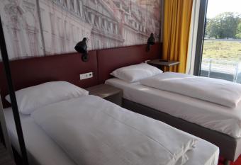Campanile Muenchen Sendling allows 18 year olds to book a room