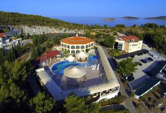 Marina Frapa Resort Rogoznica has Balcony rooms