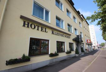 Hotel Kleinm  nchen Garni allows 18 year olds to book a room