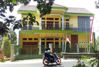 mas dylan homestay has Balcony rooms