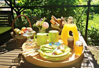 Bed & Breakfast Chambres d h  tes COTTAGE BELLEVUE allows 18 year olds to book a room