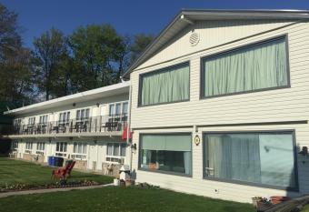 Lakeside Inn has Balcony rooms
