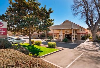 Fairfield by Marriott Inn & Suites Atascadero allows 18 year olds to book a room