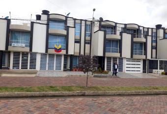 Habitaciones Familiares Tunja Norte allows 18 year olds to book a room