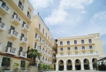 Rafael Hotel and Mansion Bangkok - SHA Extra Plus Certified has Balcony rooms