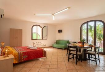 Monolocale nel centro di Racale has Balcony rooms