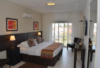 De la Plaza Hotel has Balcony rooms