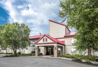 Red Roof Inn Columbus - Hebron allows 18 year olds to book a room