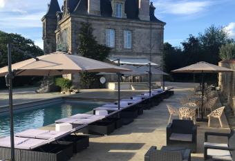 Maison d une chambre avec piscine partagee jacuzzi et jardin clos a La Gaubretiere has rooms with a private hot tub