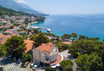 Villa Dalmatino has Balcony rooms