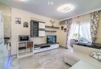 Always Happy 1 BDR 6G and 5G Puerto Marina views has Balcony rooms