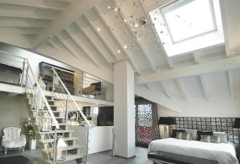 Auberge De Maison Rouge allows 18 year olds to book a room