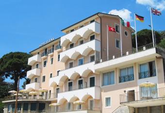 Hotel Elena allows 18 year olds to book a room