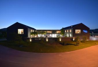 Q.C.M. Campus has Balcony rooms